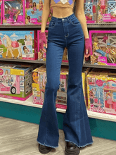 Klassische Schlagjeans mit hoher Taille